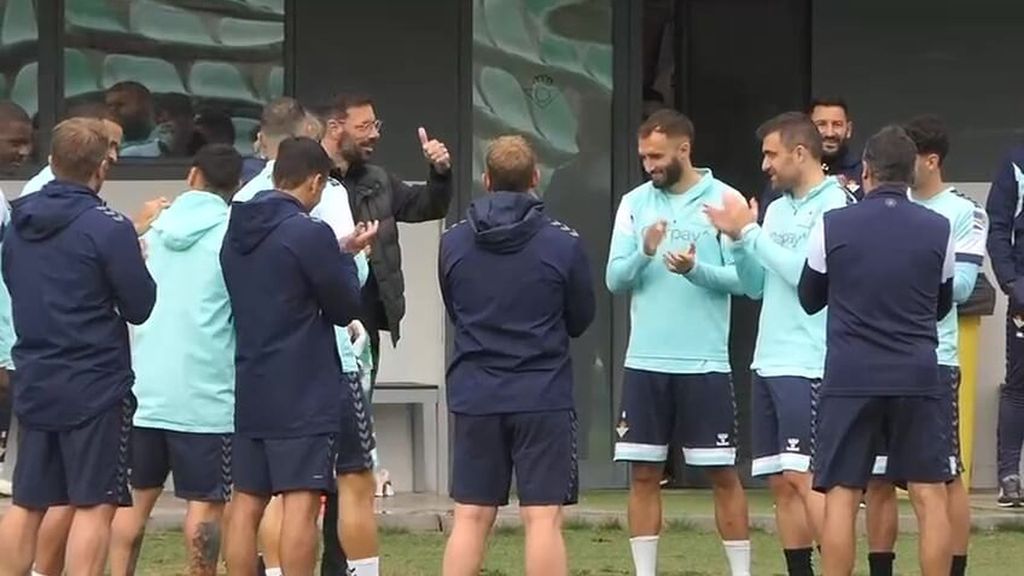 Despedida a Van Nistelrooy tras una semana con el Real Betis