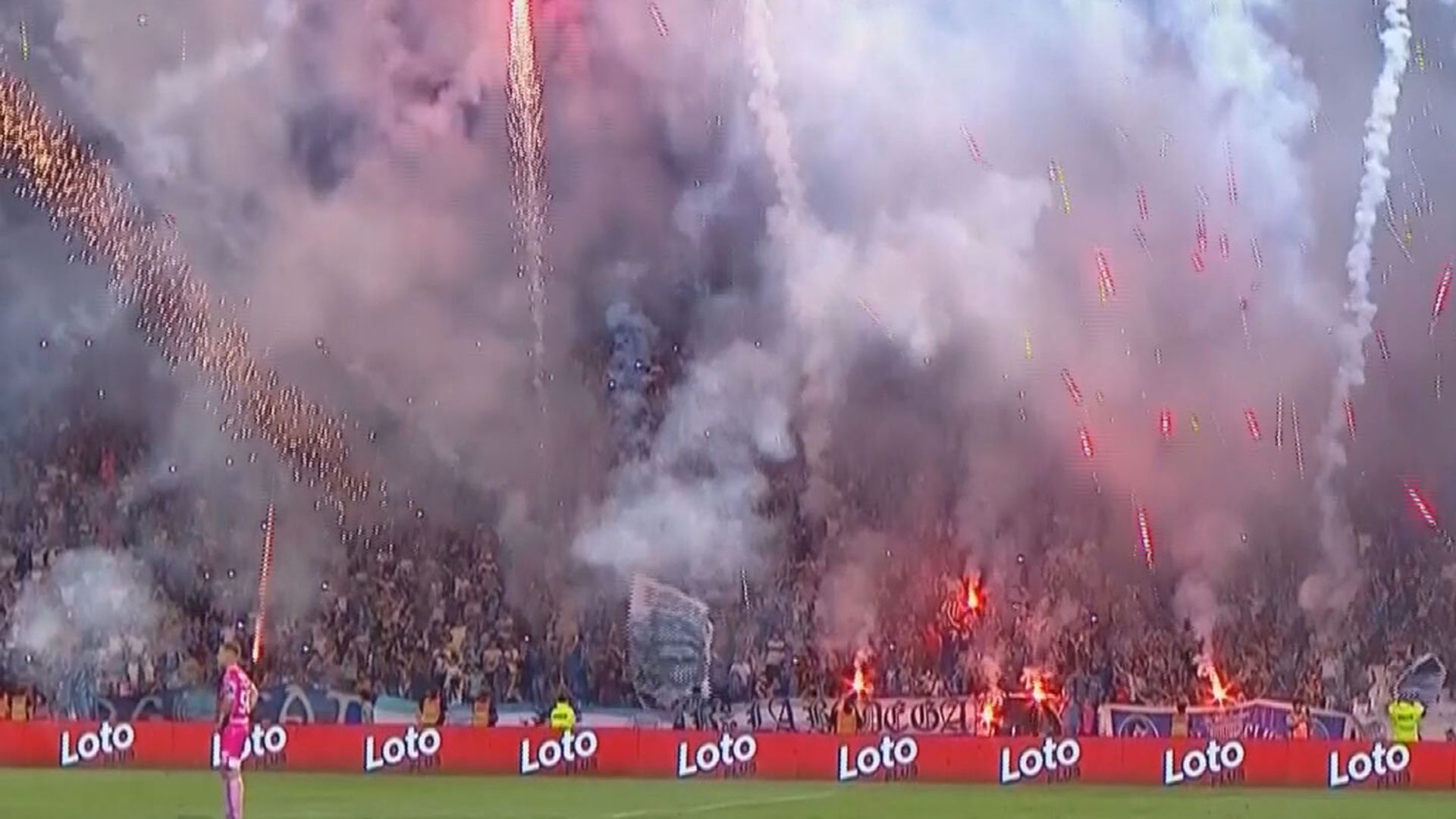 despliegue_espectacular_en_argentina_de_fuegos_artificiales_a_pesar_de_estar_perdiendo.jpg despliegue_espectacular_en_argentina_de_fuegos_artificiales_a_pesar_de_estar_perdiendo.jpg