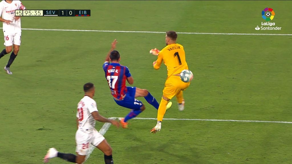 Sevilla 1-0 Éibar: Lesión de Vaclik