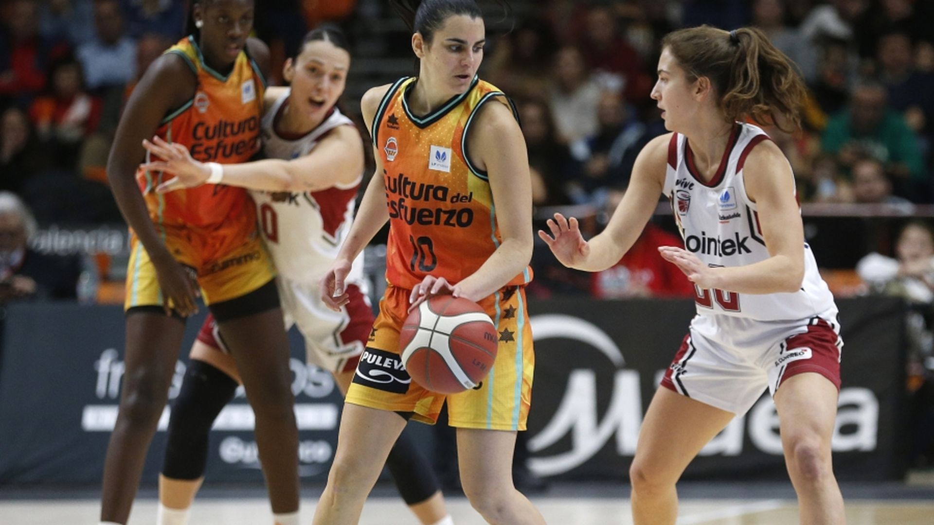 dia_de_reyes_para_el_valencia_basket_en_la_fonteta_con_partido_ante_lointek_gernika.jpg dia_de_reyes_para_el_valencia_basket_en_la_fonteta_con_partido_ante_lointek_gernika.jpg