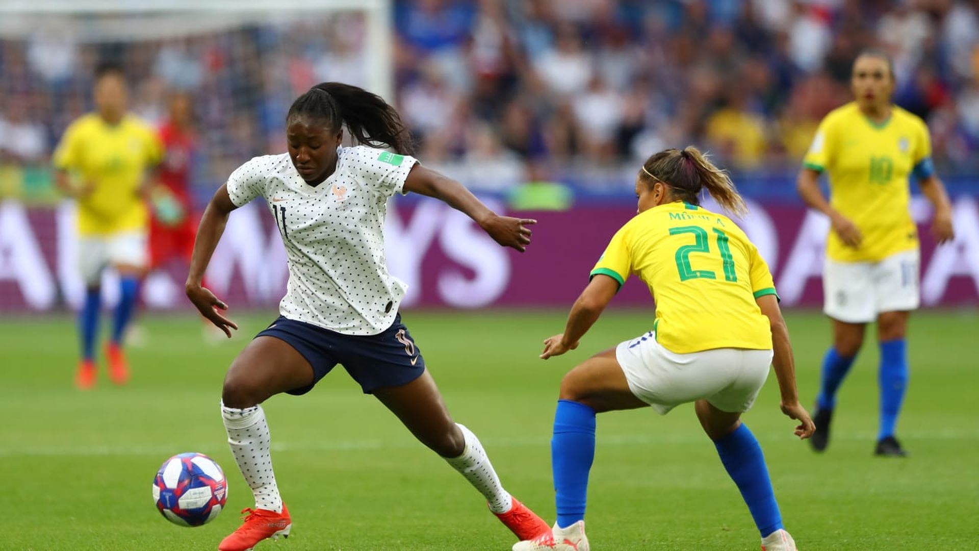 diani_trata_de_zafarse_de_la_marca_de_monica__001.jpg diani_trata_de_zafarse_de_la_marca_de_monica__001.jpg