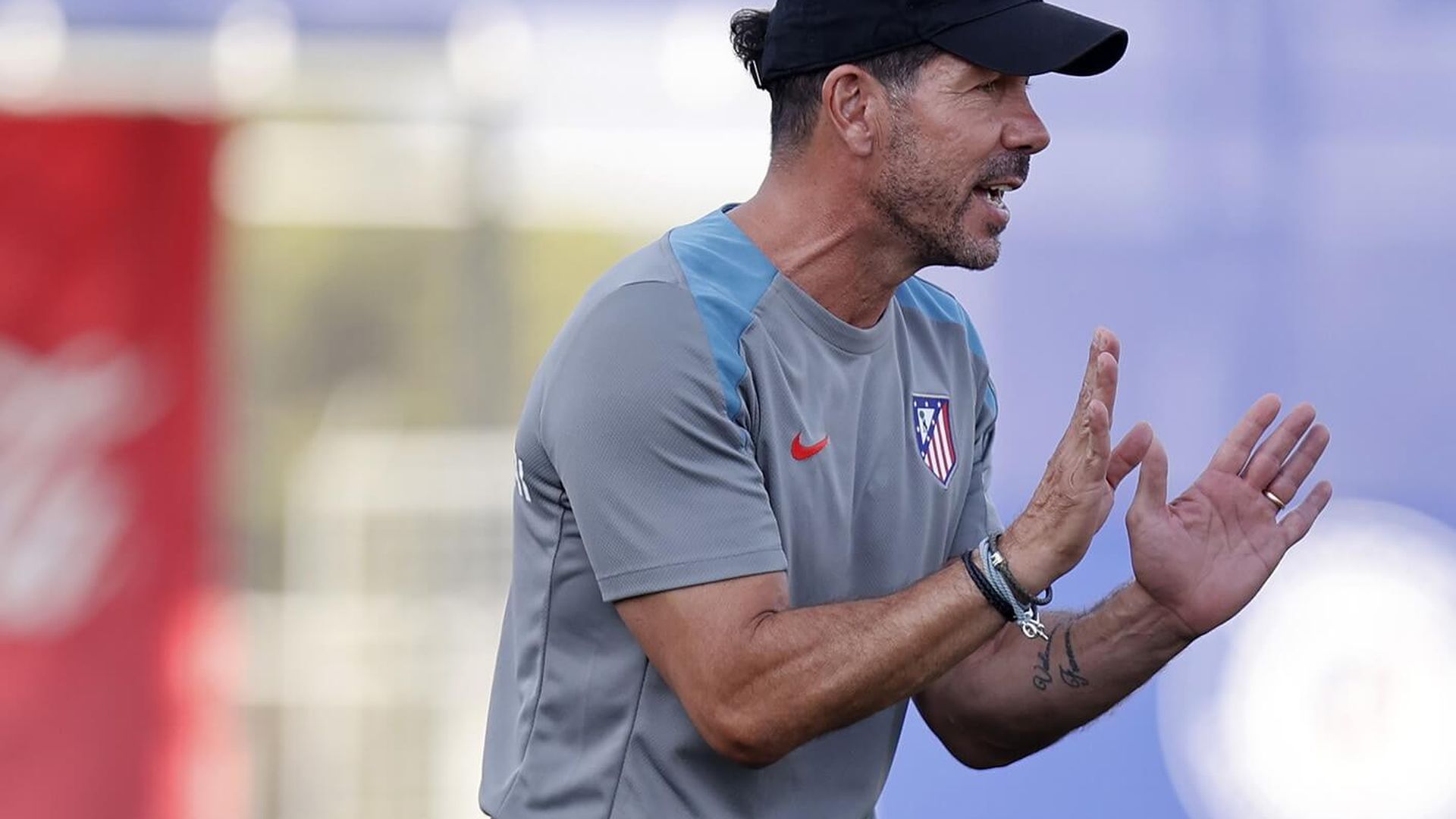 diego_pablo_simeone_da_instrucciones_en_una_sesion_del_atletico_foto_atm.jpg