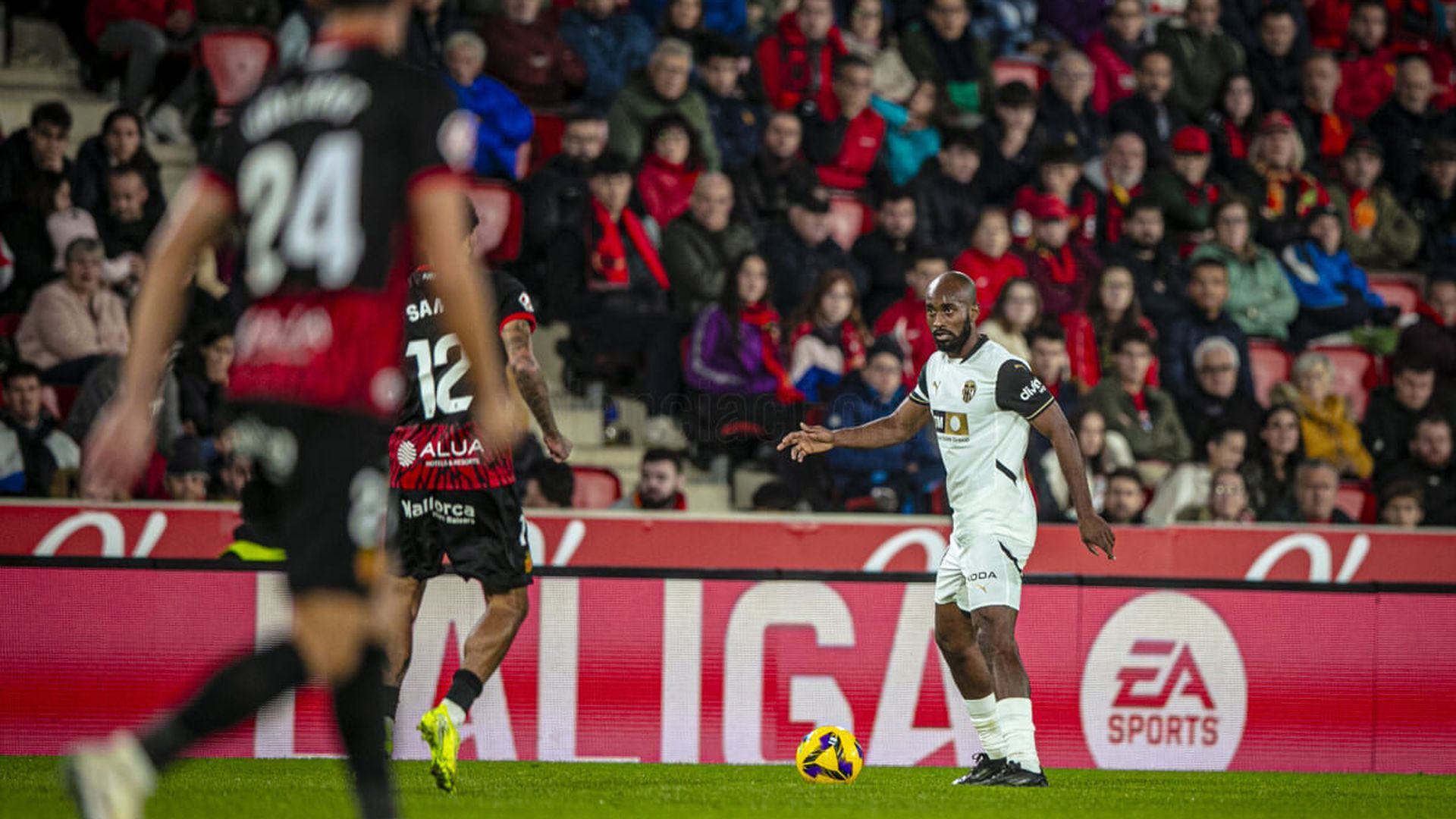dimitri_foulquier_ante_el_rcd_mallorca_foto_valencia_cf.jpg