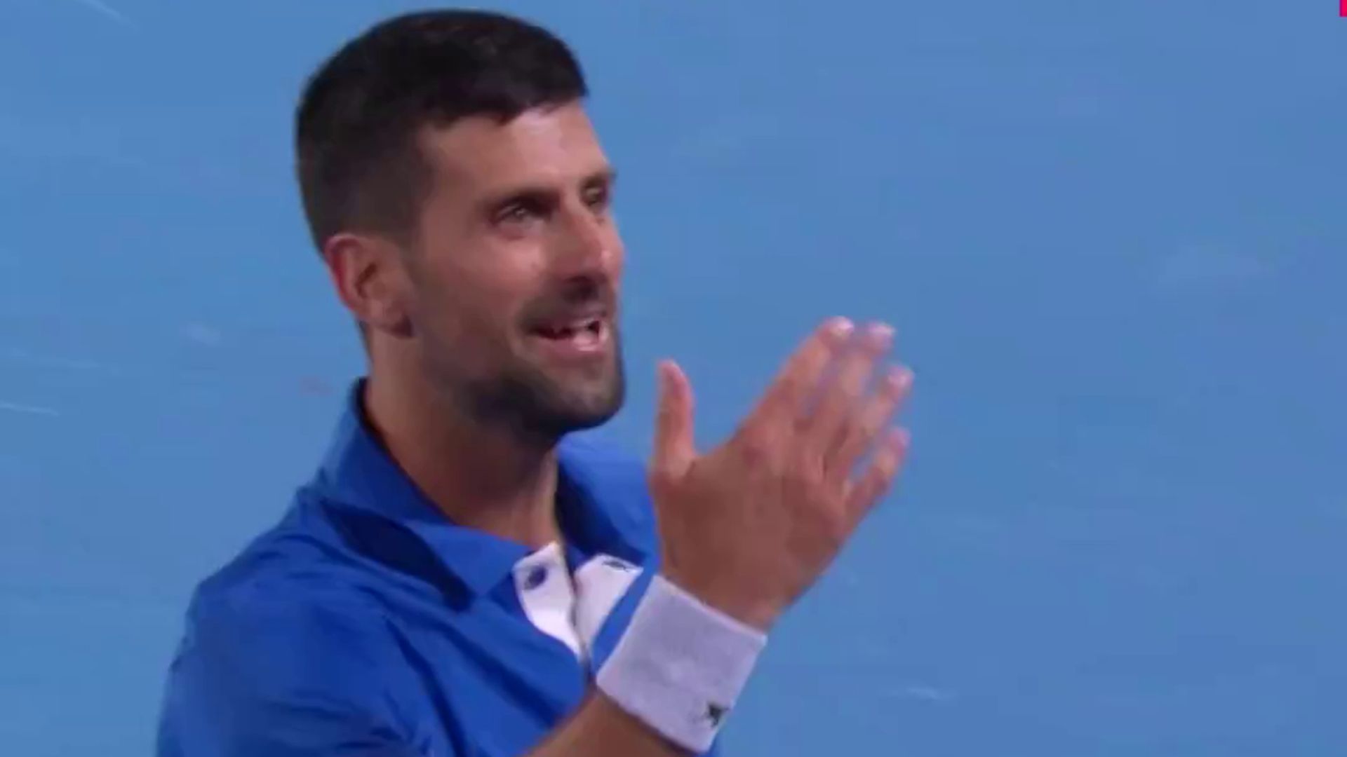 djokovic_pierde_los_papeles_y_se_encara_con_un_aficionado_en_las_gradas_ven_aqui_y_me_.jpg djokovic_pierde_los_papeles_y_se_encara_con_un_aficionado_en_las_gradas_ven_aqui_y_me_.jpg