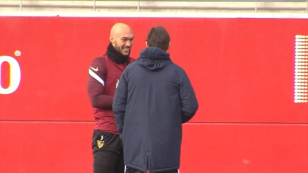 (MEDIASET) La reunión de Lopetegui y Dmitrovic a un día del Córdoba-Sevilla: ¿portero titular en la Copa del Rey?