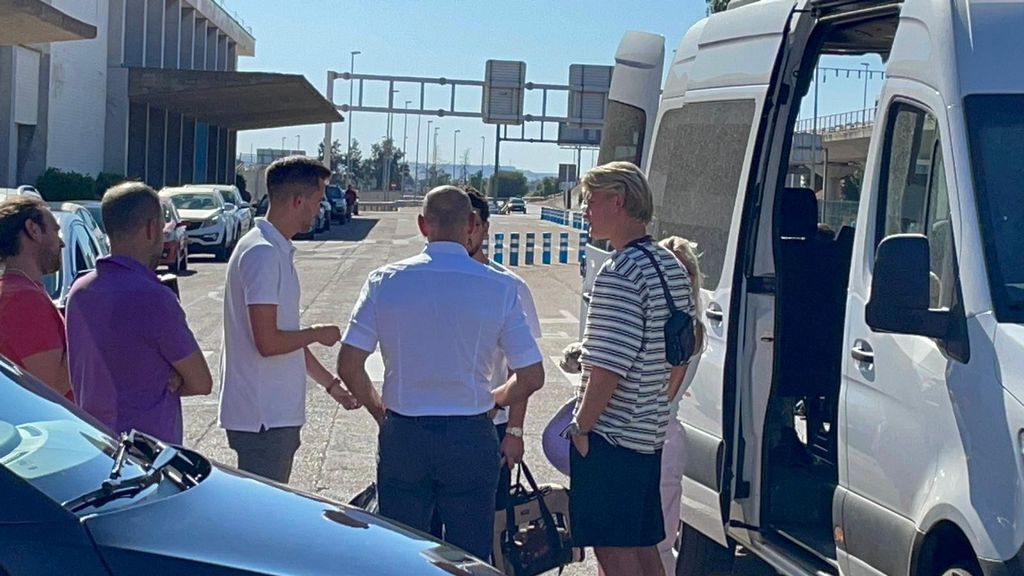 Dolberg llega a Sevilla para cerrar su fichaje