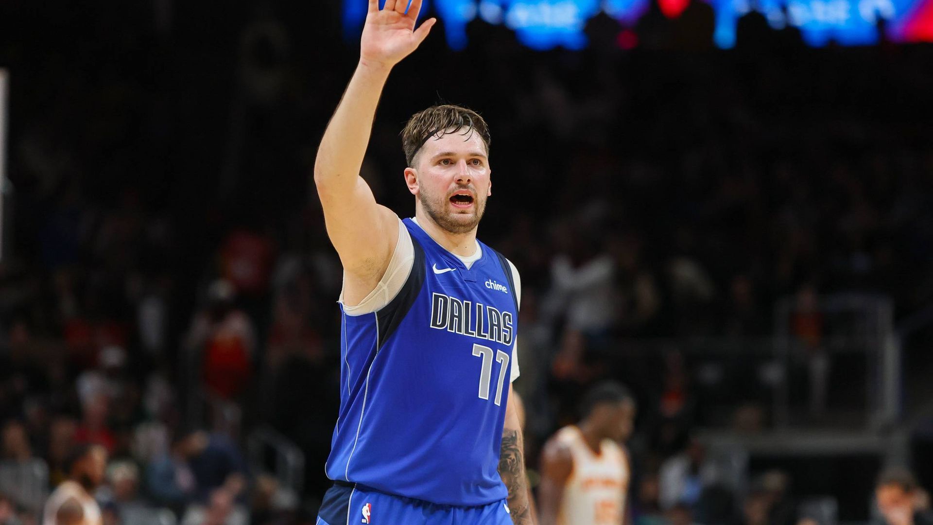 doncic_levanta_la_mano_en_un_partido_de_los_mavericks.jpg doncic_levanta_la_mano_en_un_partido_de_los_mavericks.jpg