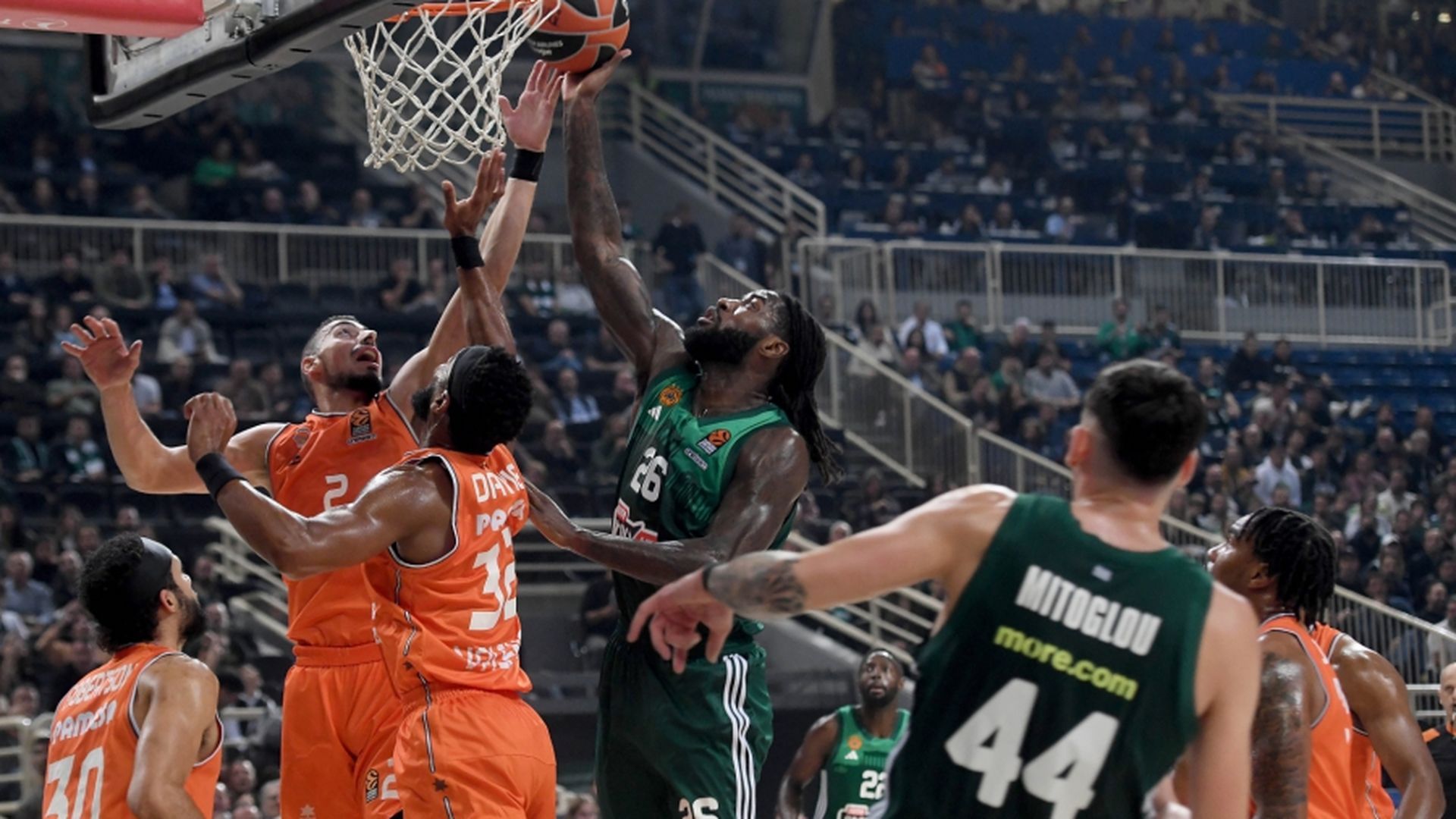 durisimo_test_para_valencia_basket_con_la_visita_del_panathinaikos_aktor_athens.jpg