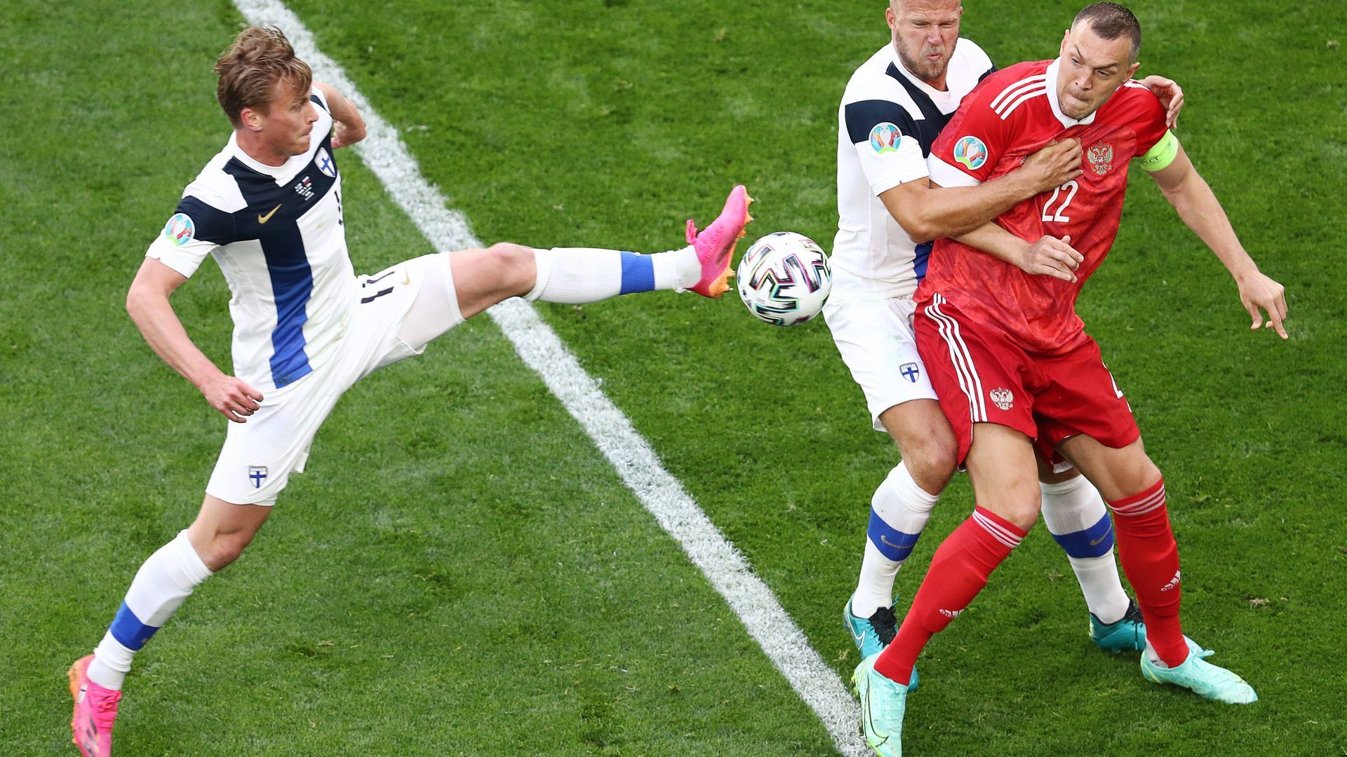 dzyuba_rodeado_de_defensores_de_finlandia_foto_cordon_press_001.jpg dzyuba_rodeado_de_defensores_de_finlandia_foto_cordon_press_001.jpg