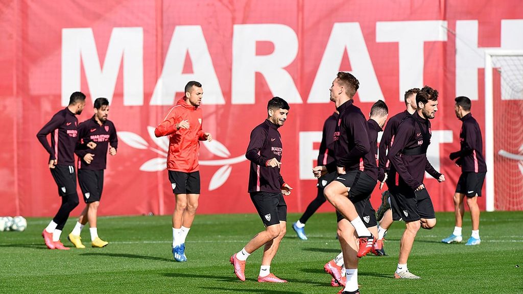 Óliver Torres, la principal ausencia en el entrenamiento del Sevilla