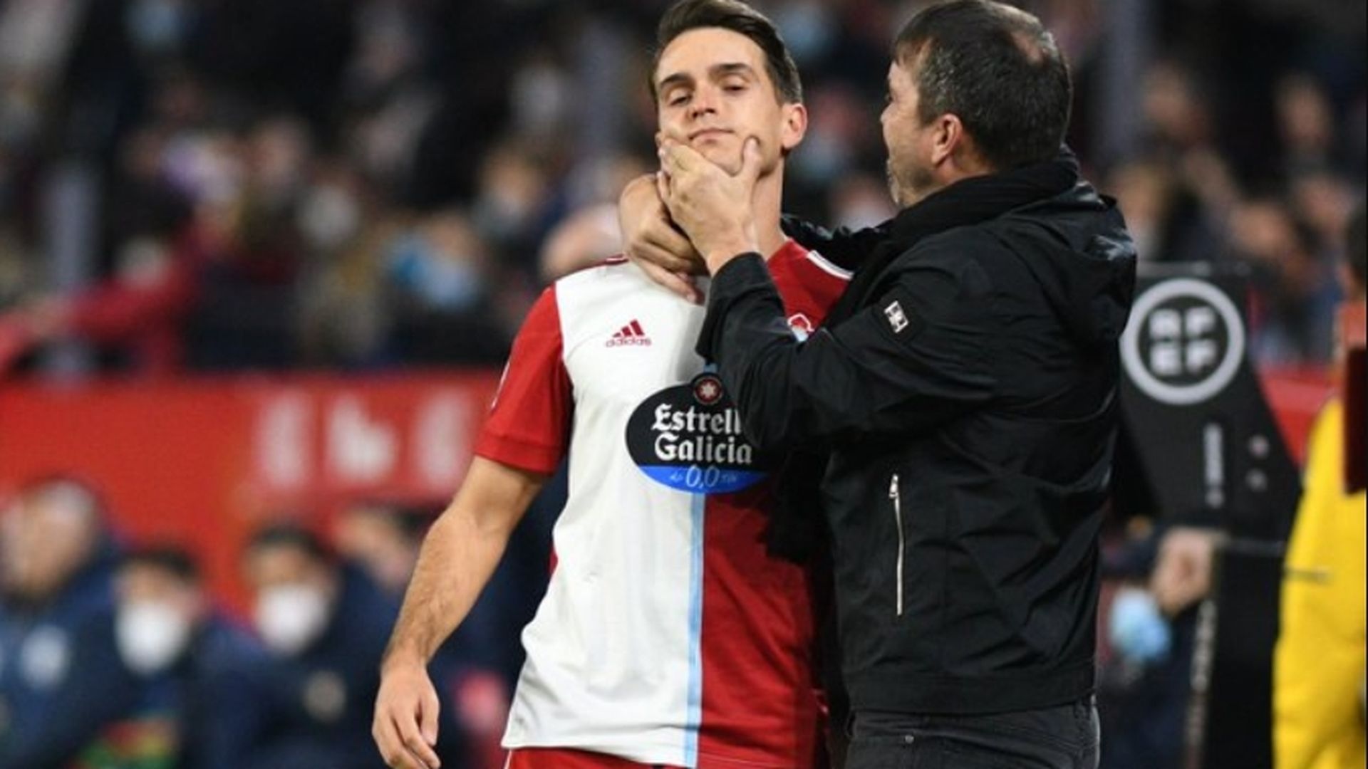 eduardo_coudet_abrazando_a_denis_foto_twitter.jpg eduardo_coudet_abrazando_a_denis_foto_twitter.jpg