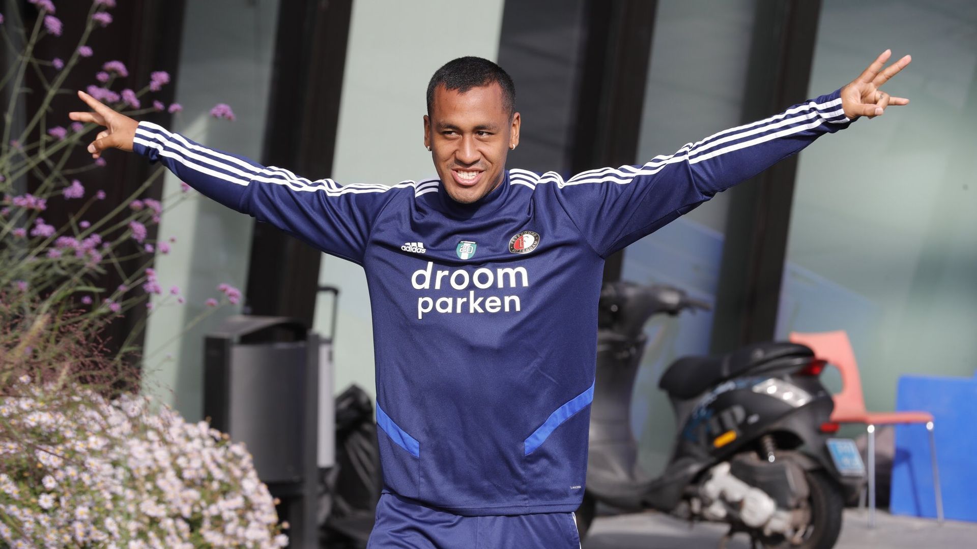 eevvhmbueaegzzljpg_001.jpg eevvhmbueaegzzljpg_001.jpg