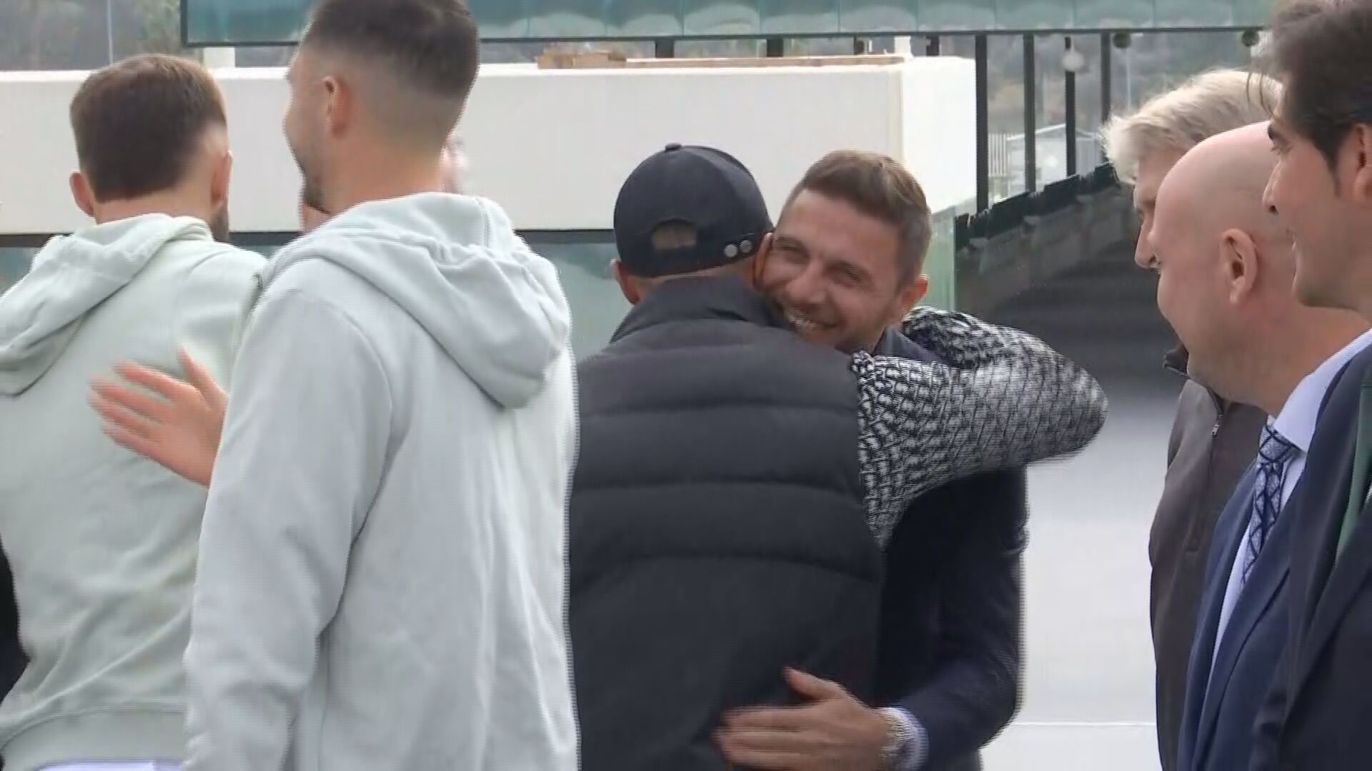 el_abrazo_entre_joaquin_y_fekir.png