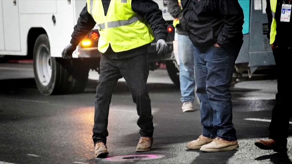 El accidente de Carlos Sainz en Las Vegas por la tapa de una alcantarilla