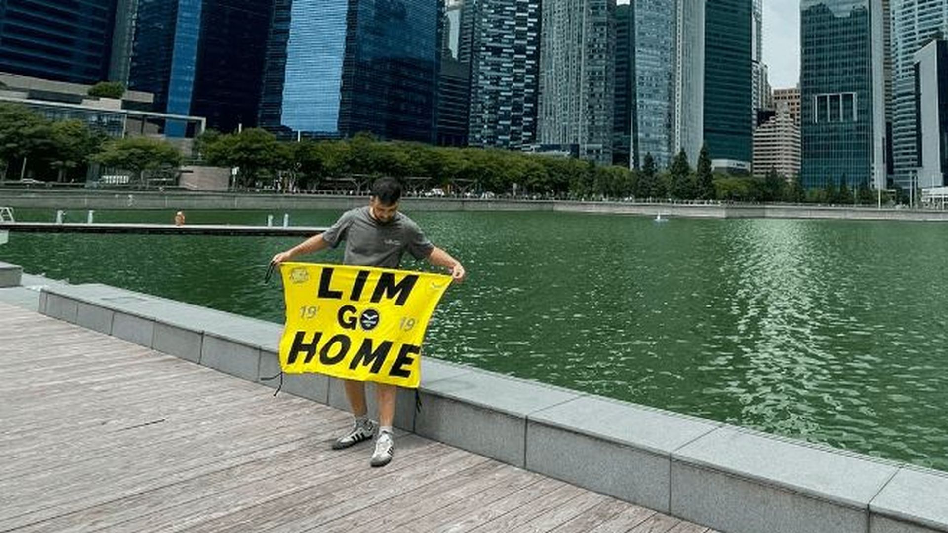 el_aficionado_retenido_en_singapur_foto_x__daaanii1414_001.png el_aficionado_retenido_en_singapur_foto_x__daaanii1414_001.png