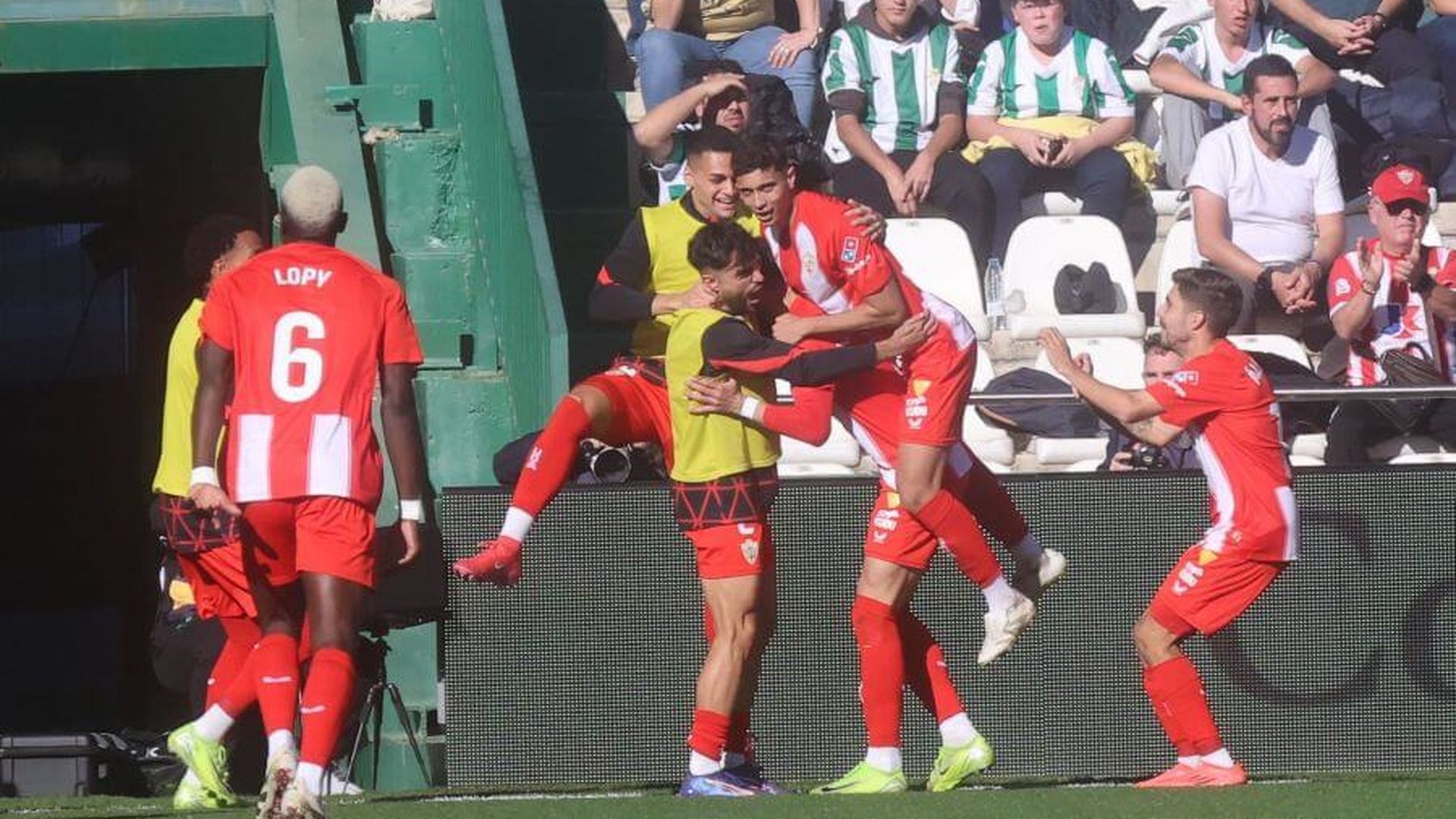 el_almeria_celebra_un_gol_al_cordoba_en_el_arcangel.jpeg el_almeria_celebra_un_gol_al_cordoba_en_el_arcangel.jpeg