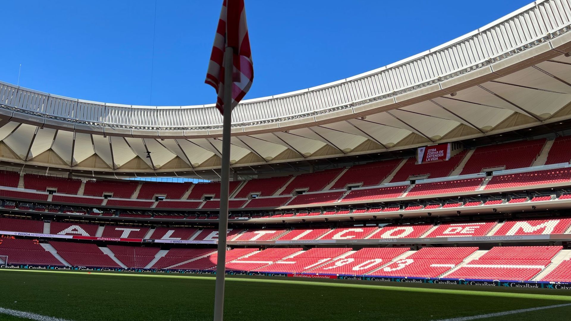 el_atletico_prepara_banderas_en_el_metropolitano_foto_atm.jpg