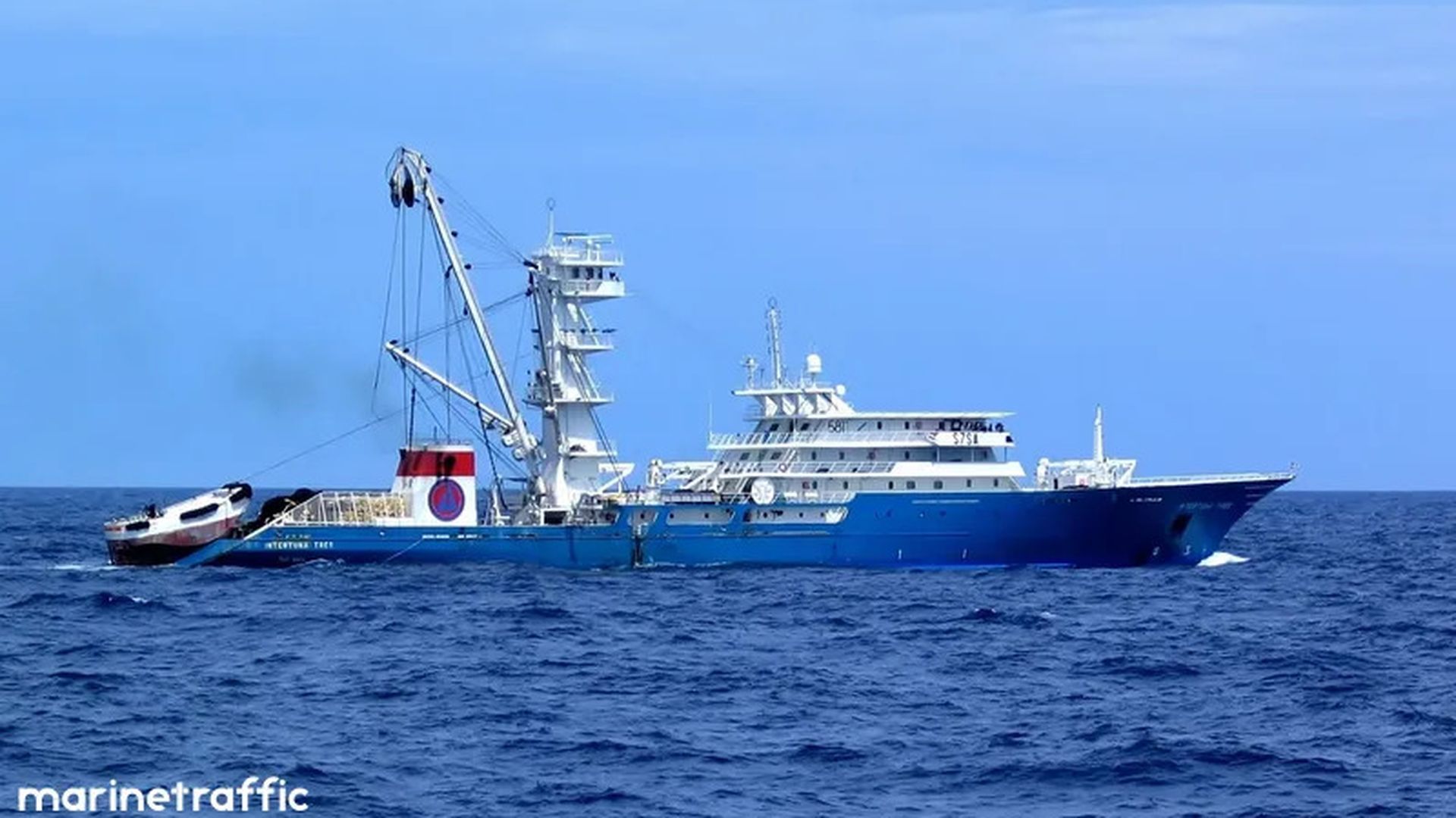 El atunero bermeano estaba faenando frente a las costas de Somalia cuando sufrió el ataque