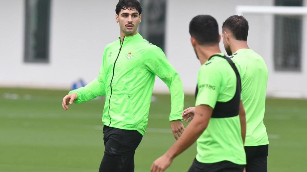 El Betis continúa preparando el partido ante el Osasuna