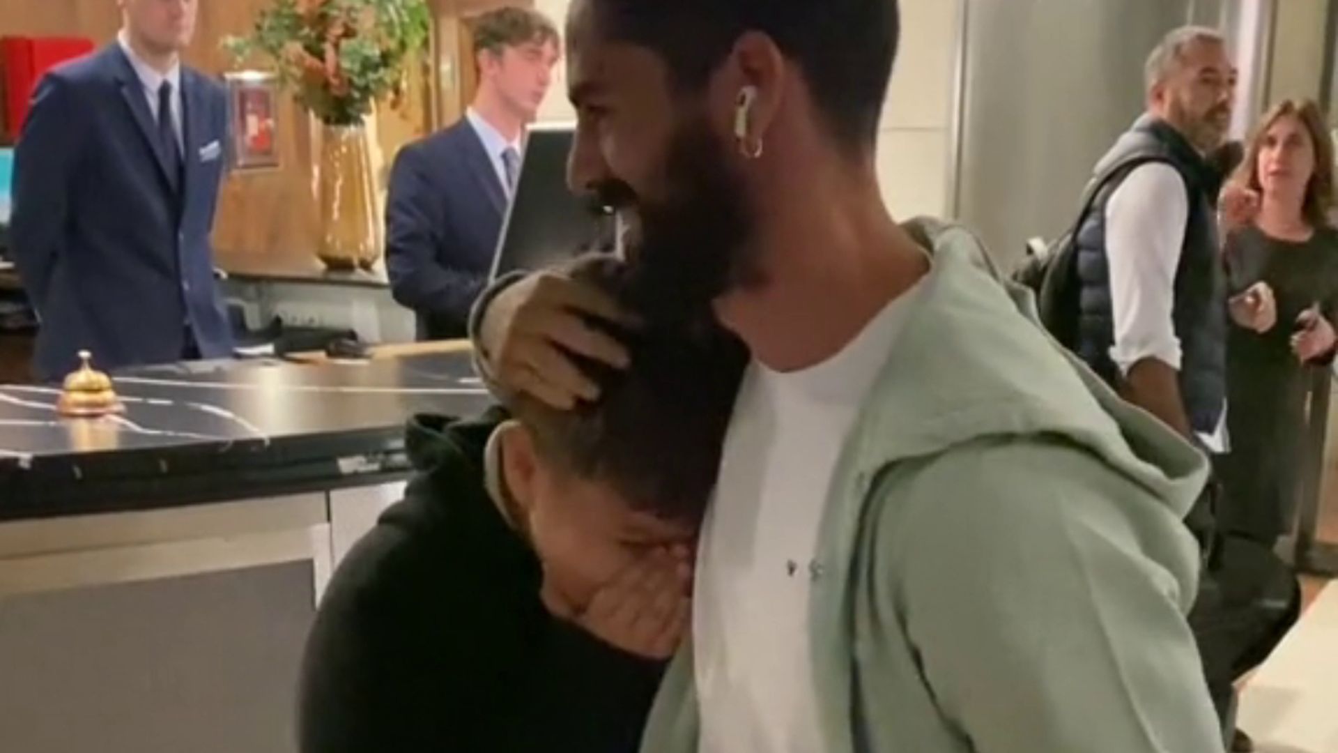 el_betis_cumple_el_sueno_de_chiqui_ibai_conoce_a_su_idolo_isco_antes_del_partido.jpg el_betis_cumple_el_sueno_de_chiqui_ibai_conoce_a_su_idolo_isco_antes_del_partido.jpg