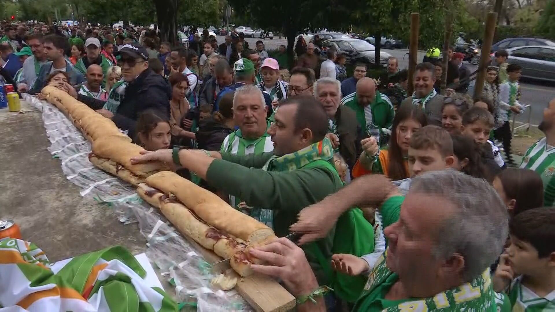 el_bocadillo_betico_de_tres_metros.jpeg el_bocadillo_betico_de_tres_metros.jpeg
