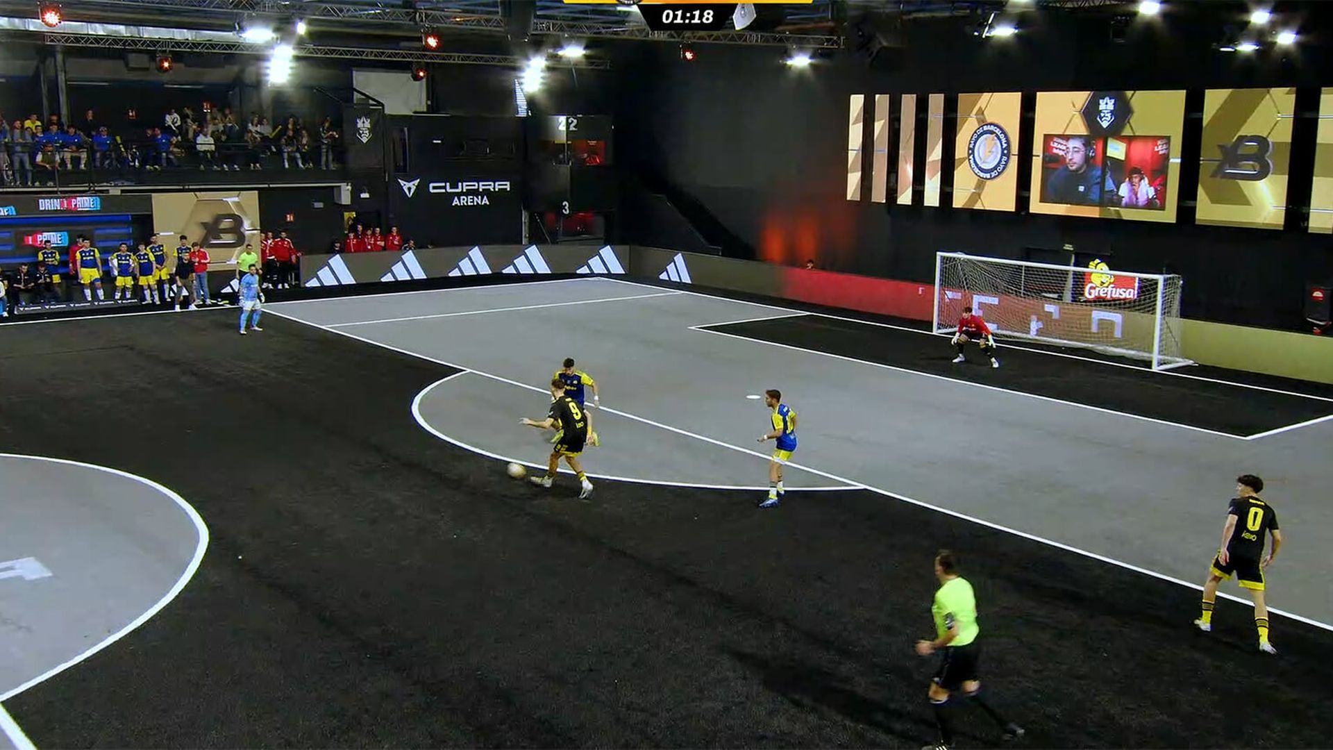 el_cesped_negro_de_la_kings_league.jpg el_cesped_negro_de_la_kings_league.jpg