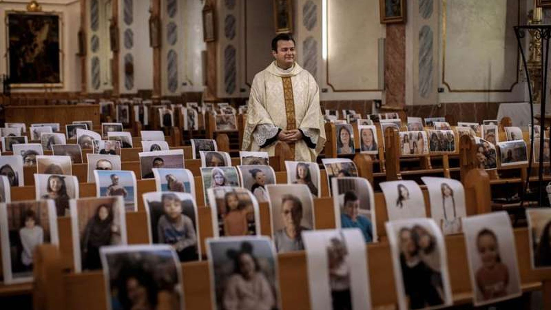 el_cura_valenciano_contra_el_vacio_de_la_iglesia_por_el_coronavirus_001.jpg