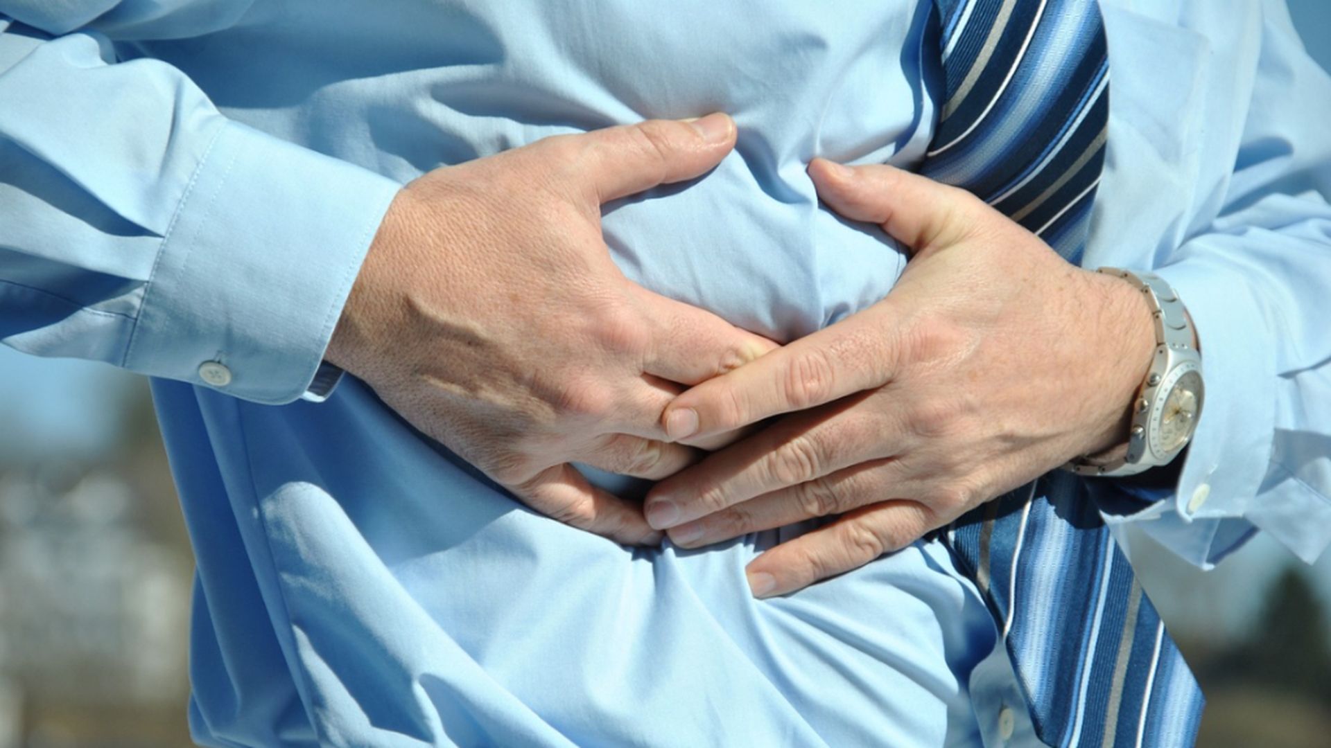 el_dolor_en_el_abdomen_o_en_el_pecho_es_uno_de_los_sintomas_mas_comunes_de_la_hernia_d_001.jpg el_dolor_en_el_abdomen_o_en_el_pecho_es_uno_de_los_sintomas_mas_comunes_de_la_hernia_d_001.jpg