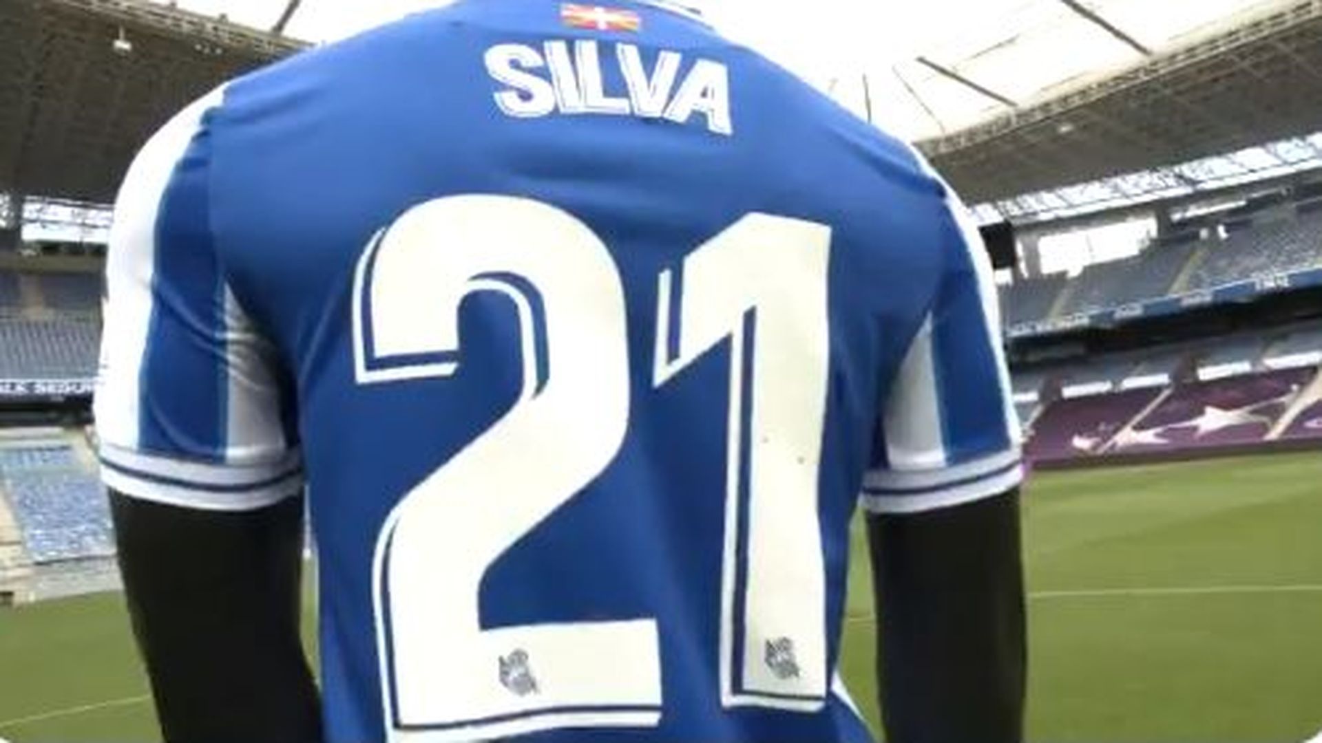 el_dorsal_y_el_nombre_de_silva_en_la_camiseta_de_la_real.PNG