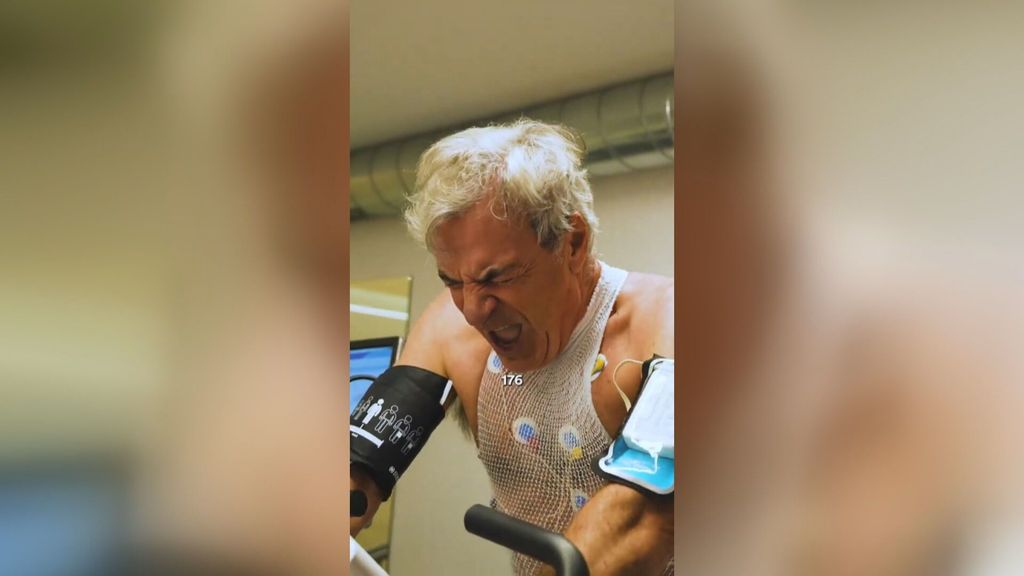 El duro entrenamiento de Carlos Sainz para el Dakar a sus 61 años