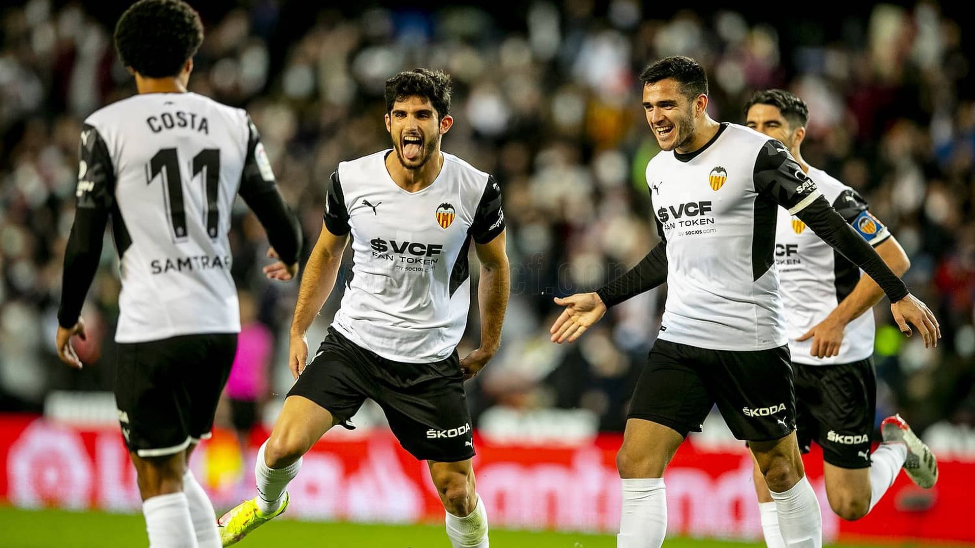 el_equipo_celebra_el_tanto_de_guedes_en_el_valencia___elche_foto_valencia_cf.jpeg