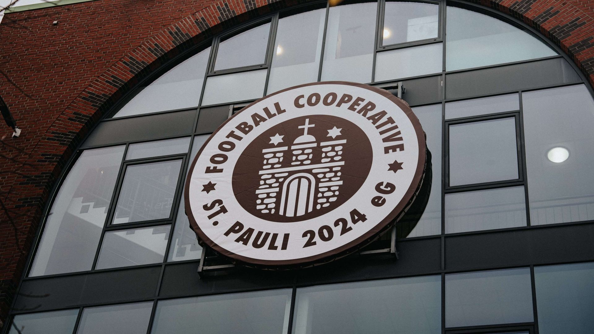 el_escudo_del_st_pauli_en_las_oficinas_del_club_foto_st_pauli.jpg el_escudo_del_st_pauli_en_las_oficinas_del_club_foto_st_pauli.jpg