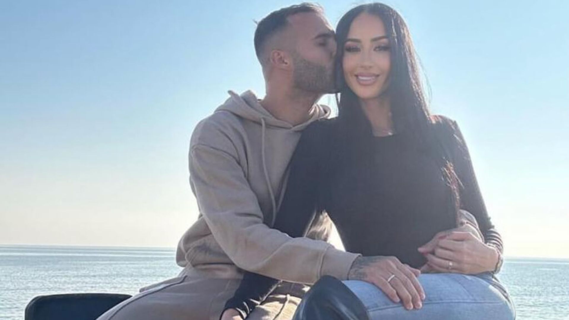 el_futbolista_jse_rodriguez_junto_a_su_mujer_aurah_ruiz_foto__jeserodriguez10.jpg el_futbolista_jse_rodriguez_junto_a_su_mujer_aurah_ruiz_foto__jeserodriguez10.jpg