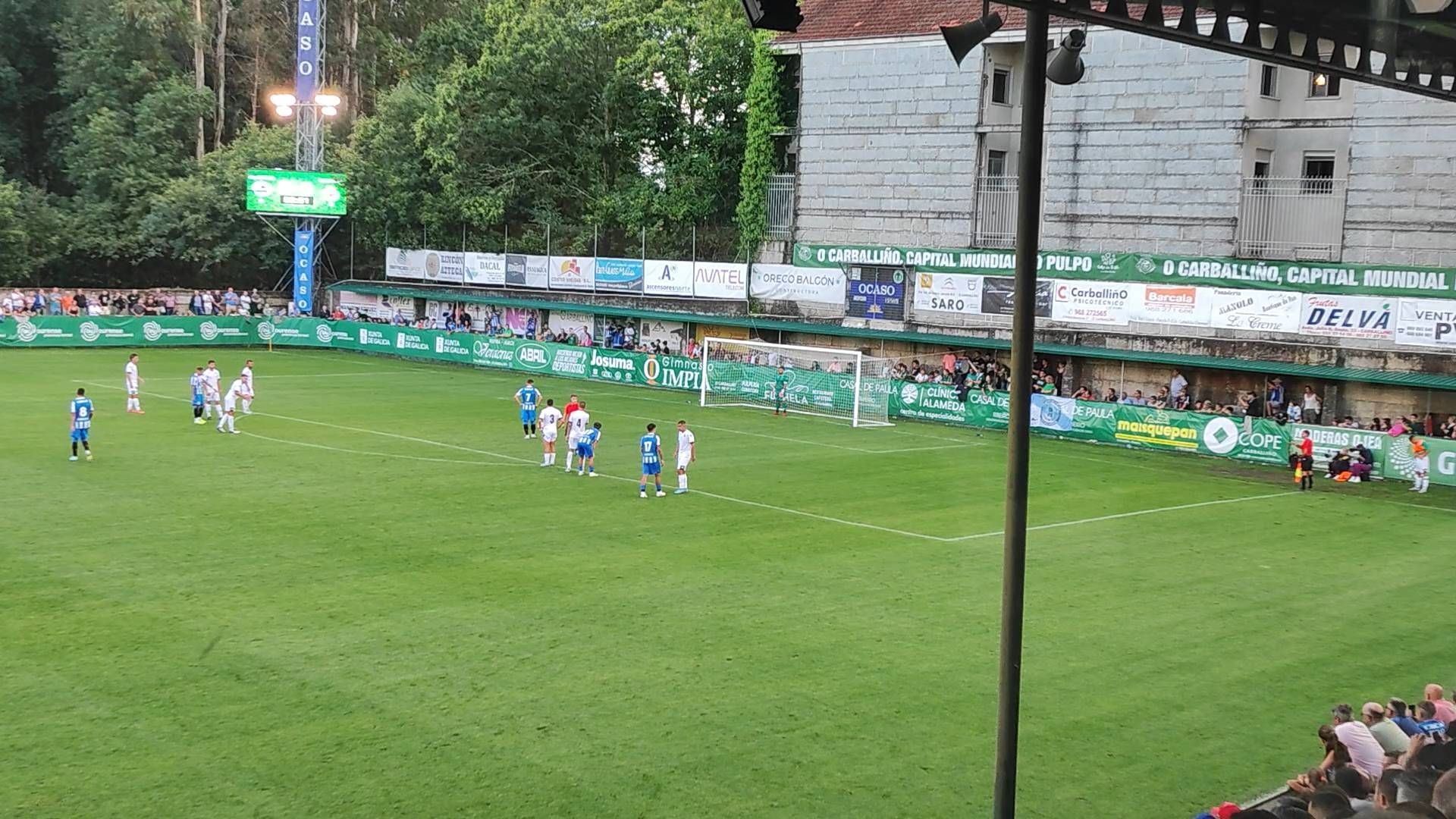 el_gesto_de_lucas_perez_tras_fallar_un_penalti_le_da_la_mano_al_portero_001.jpg el_gesto_de_lucas_perez_tras_fallar_un_penalti_le_da_la_mano_al_portero_001.jpg