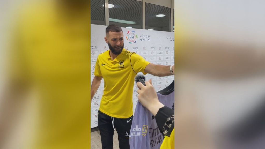 El gesto más madridista de Benzema: ve una camiseta del Madrid y pasa esto