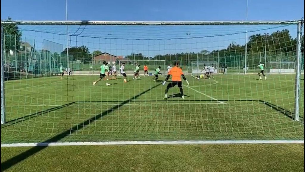 El golazo de Marcos André en  el segundo entrenamiento en Suiza