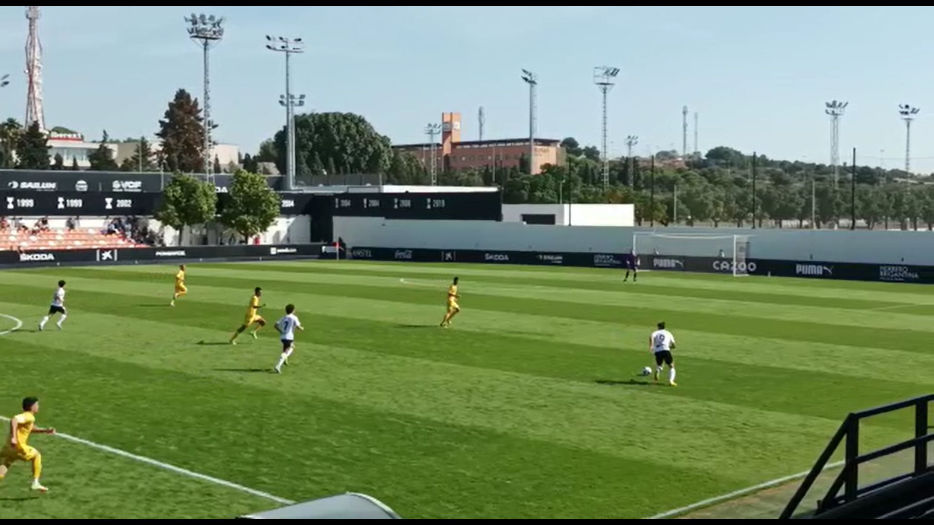 el_golazo_de_pablo_gozalbez_para_poner_el_3_1_ante_el_hercules.jpg