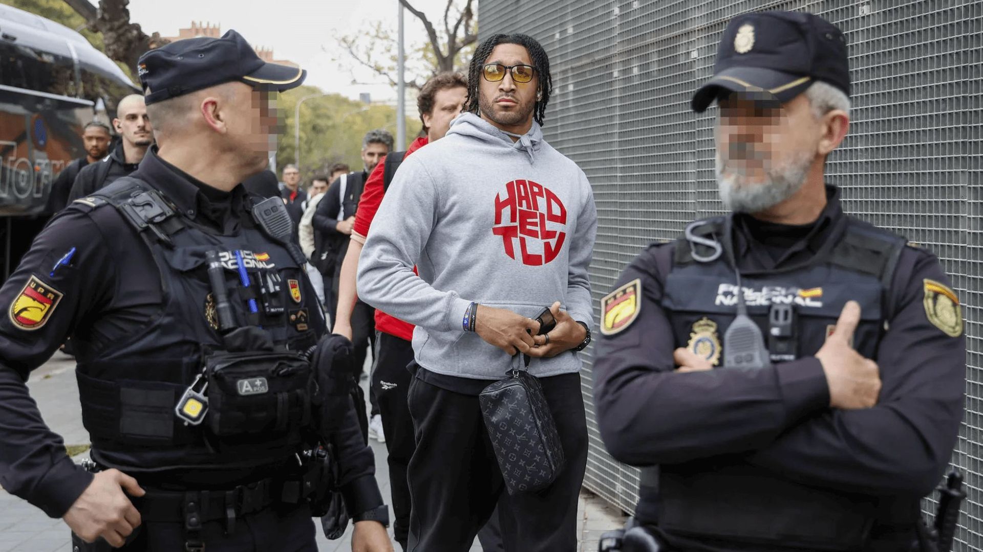 el_hapoel_tel_aviv_en_su_ultima_visita_al_valencia_basket_foto_efe_001.png el_hapoel_tel_aviv_en_su_ultima_visita_al_valencia_basket_foto_efe_001.png