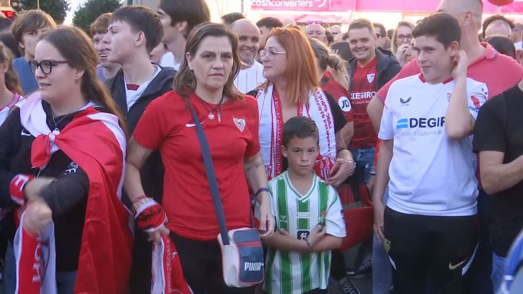 El hincha más valiente del Betis en el derbi: hasta la afición del Sevilla se lo reconoce