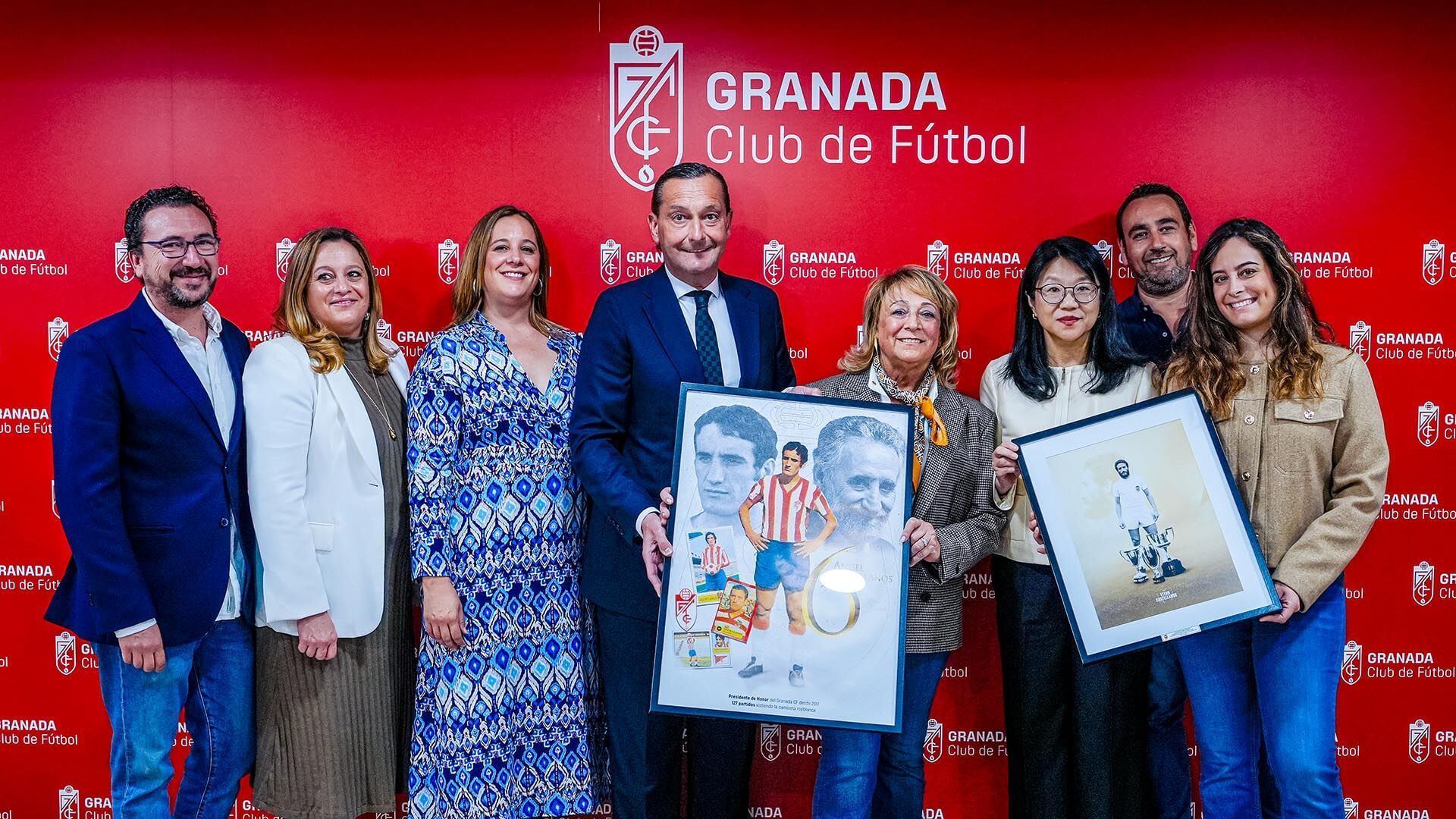 el_homenaje_del_valencia_cf_y_el_granada_cf_a_angel_castellanos_foto_vcf_001.jpg