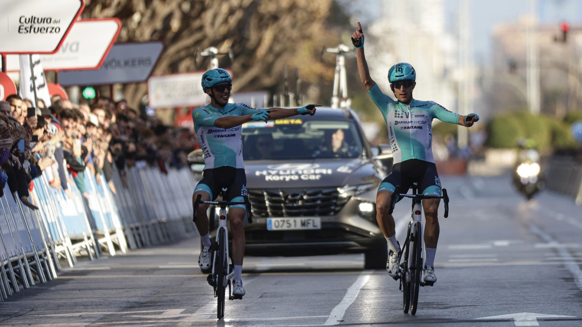 el_italiano_alessandro_tonelli_culmina_una_victoria_historica_en_el_estreno_de_la_75_v_007.jpg el_italiano_alessandro_tonelli_culmina_una_victoria_historica_en_el_estreno_de_la_75_v_007.jpg