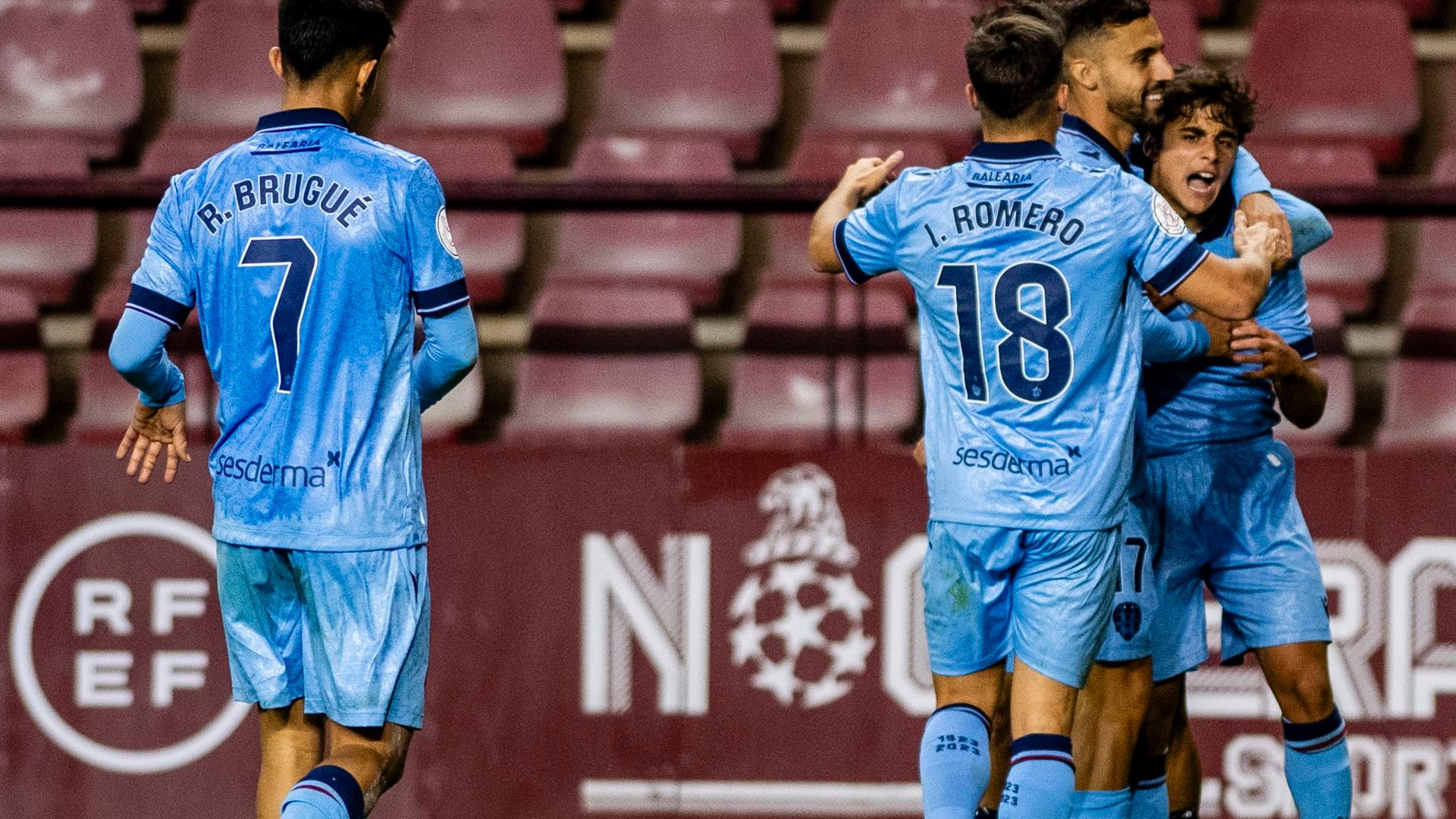 el_levante_celebra_un_gol_ante_el_vara_en_copa_foto_lud_001.jpg