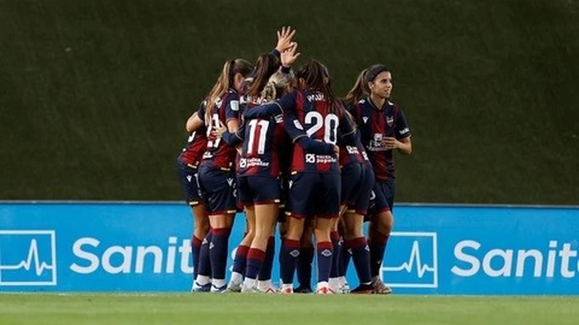 el_levante_femenino_celebra_el_triunfo_frente_al_real_madrid_foto_lud.jpg el_levante_femenino_celebra_el_triunfo_frente_al_real_madrid_foto_lud.jpg