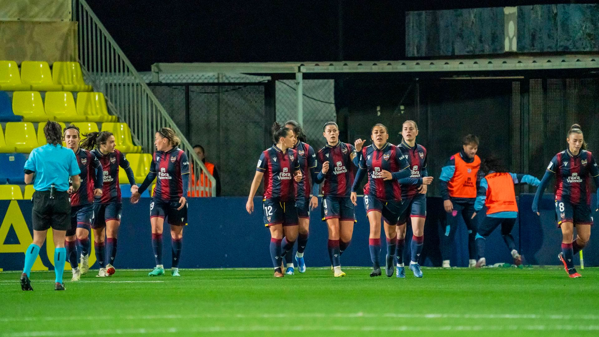 el_levante_femenino_celebra_la_victoria_contra_el_villarreal_a_domicilio_foto_lud.jpeg el_levante_femenino_celebra_la_victoria_contra_el_villarreal_a_domicilio_foto_lud.jpeg