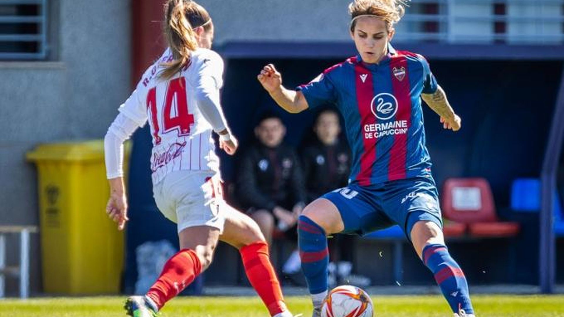 el_levante_femenino_pasa_por_encima_del_sevilla_3_0_002.jpeg