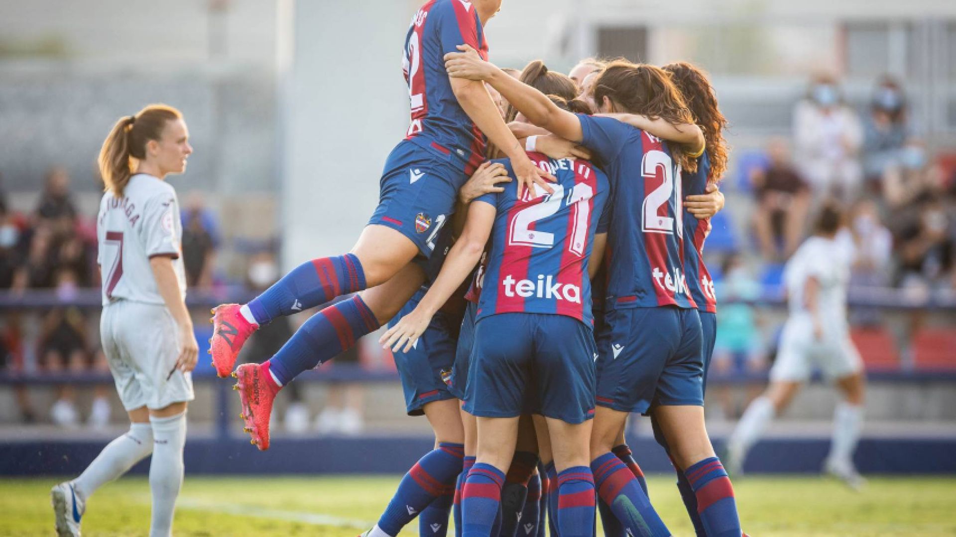 el_levante_ud_femenino_celebra_un_gol_ante_la_sd_eibar_foto_levante_ud_001.jpg