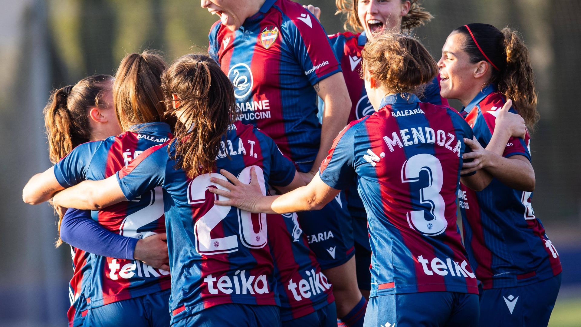 el_levante_ud_femenino_coge_impulso_goleando_al_rayo_vallecano_005.jpg