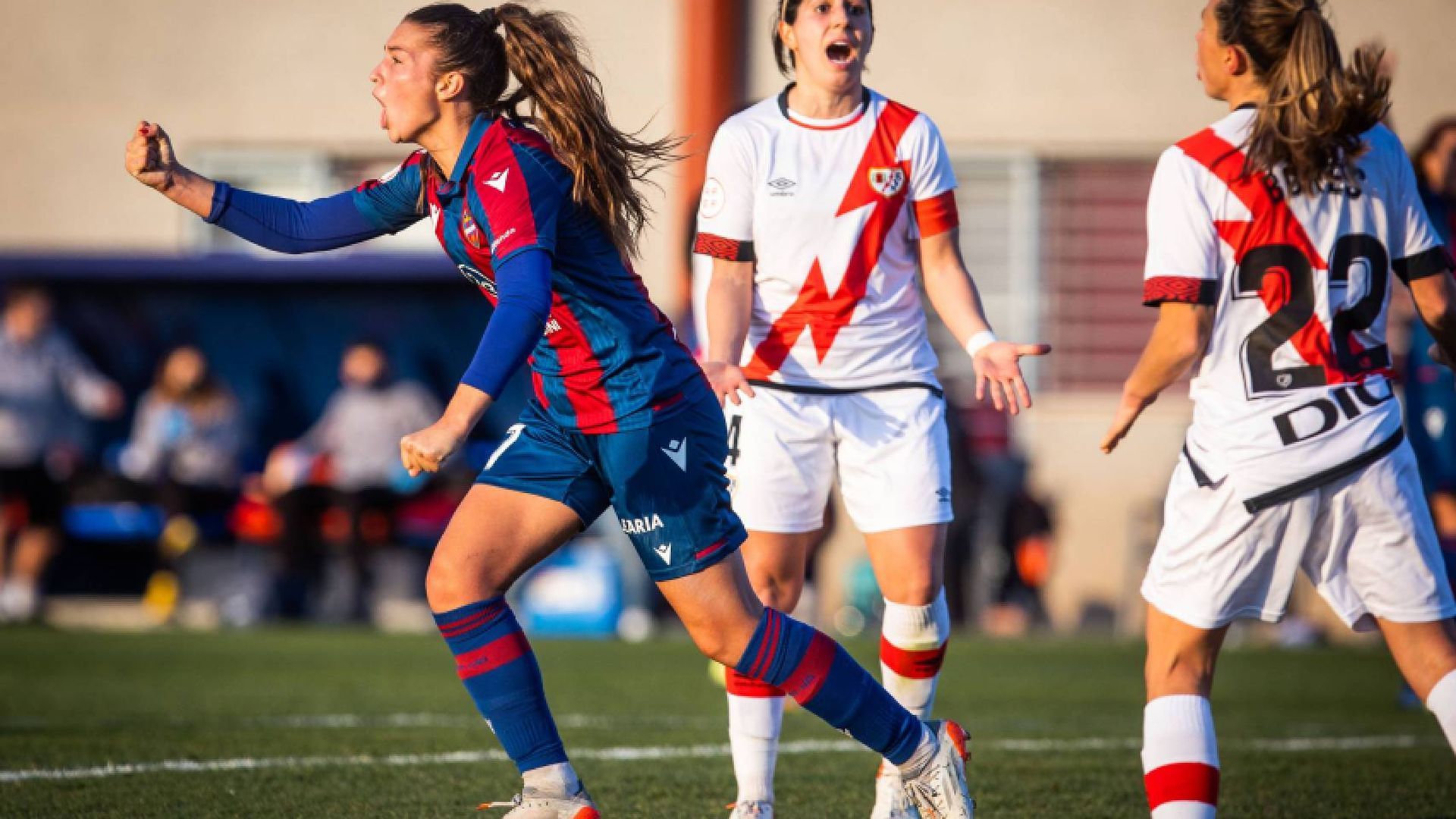 el_levante_ud_femenino_coge_impulso_goleando_al_rayo_vallecano.jpeg
