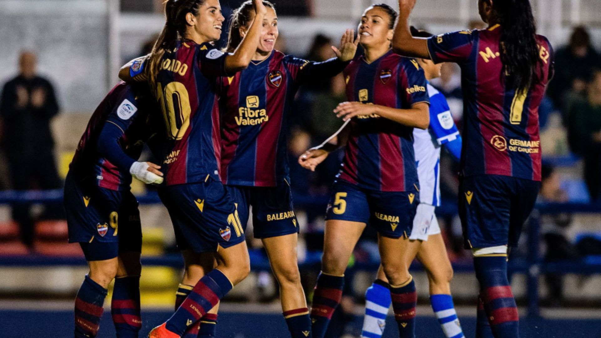 el_levante_ud_femenino_golea_al_sporting_de_huelva_en_el_esperado_retorno_de_alharilla_002.jpg el_levante_ud_femenino_golea_al_sporting_de_huelva_en_el_esperado_retorno_de_alharilla_002.jpg