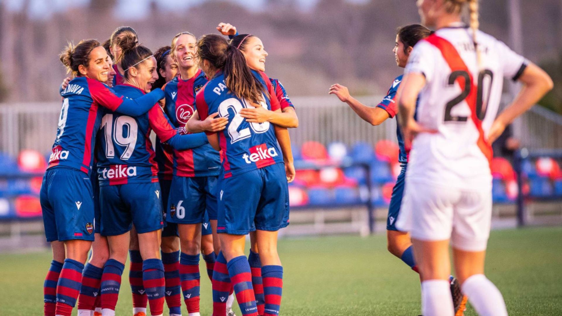 el_levante_ud_femenino_sumo_la_cuarta_victoria_consecutiva_frente_al_rayo_vallecano_5_.jpg
